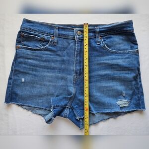 Levi's High-Rise Denim Shorts – Women’s Size 30, 2” Inseam